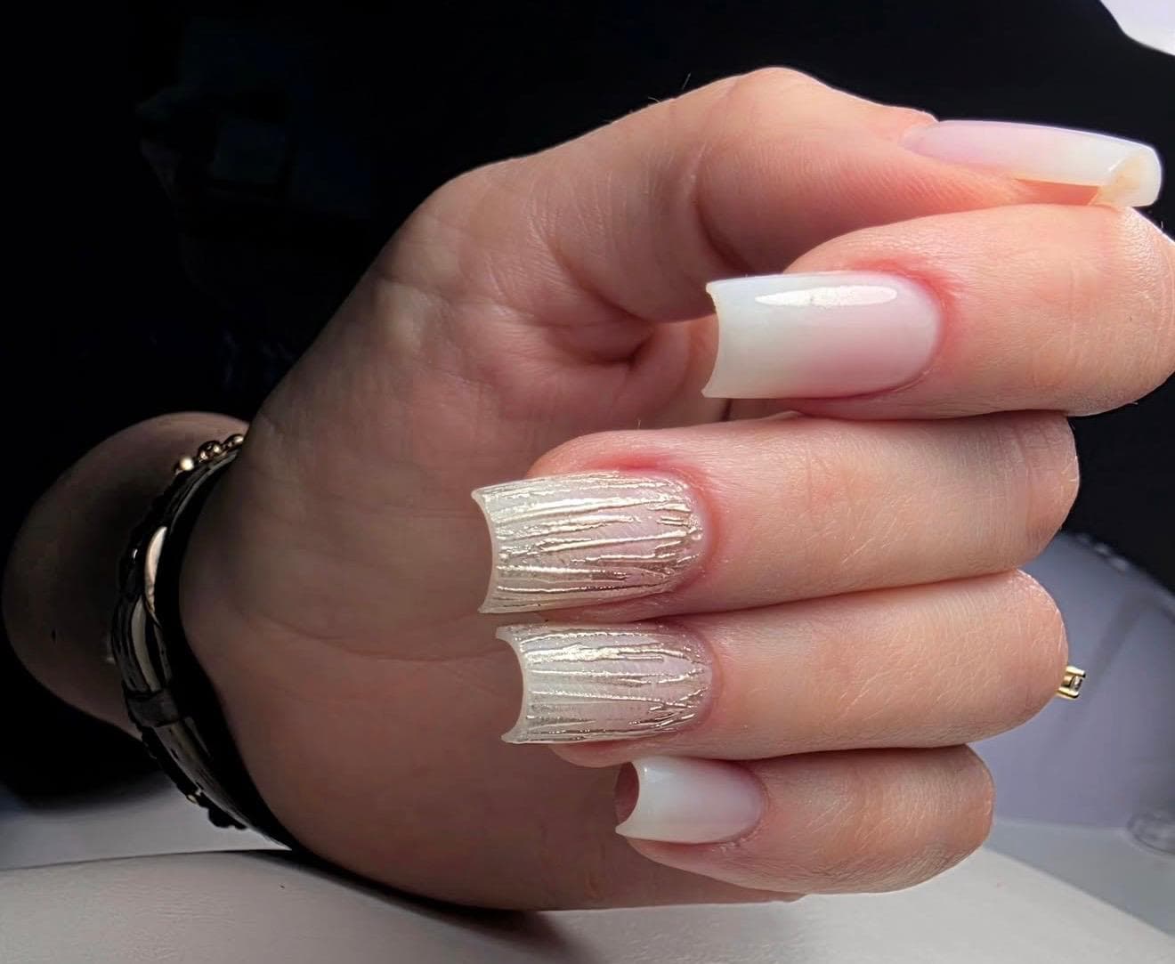 Lucrare de manichiură și nail art realizată de Mirela Herghelegiu (4)