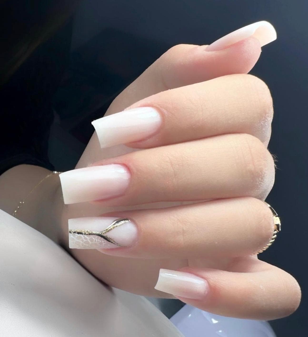 Lucrare de manichiură și nail art realizată de Mirela Herghelegiu (13)
