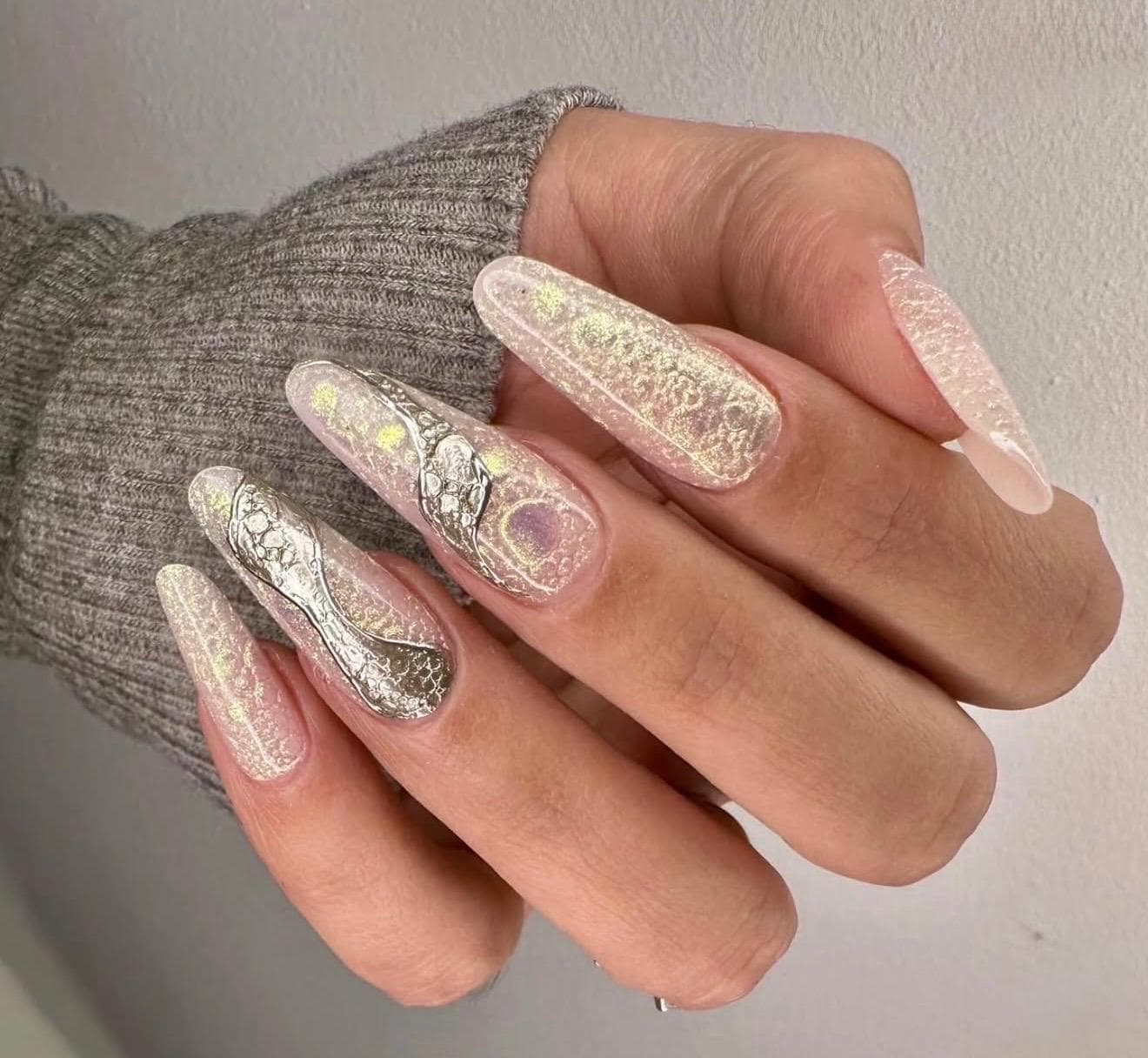Lucrare de manichiură și nail art realizată de Mirela Herghelegiu (15)